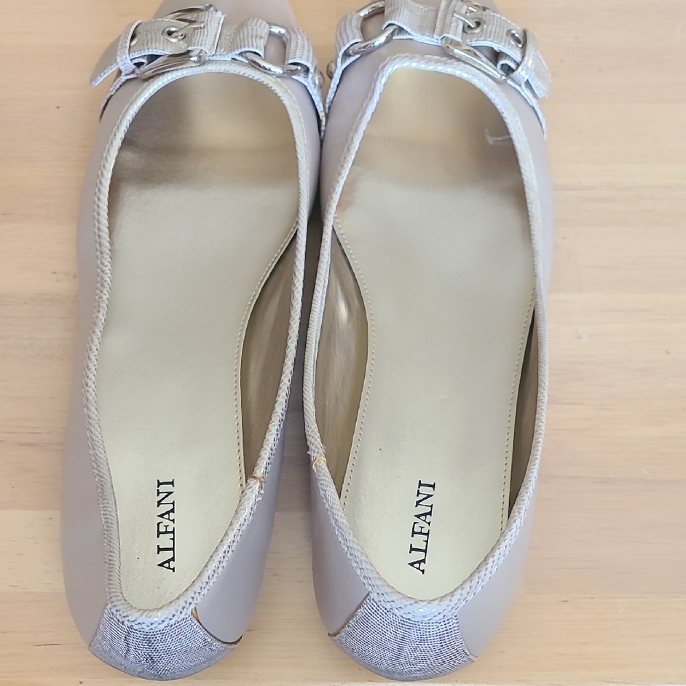 Alfani Women's Beige and Metallic Flats